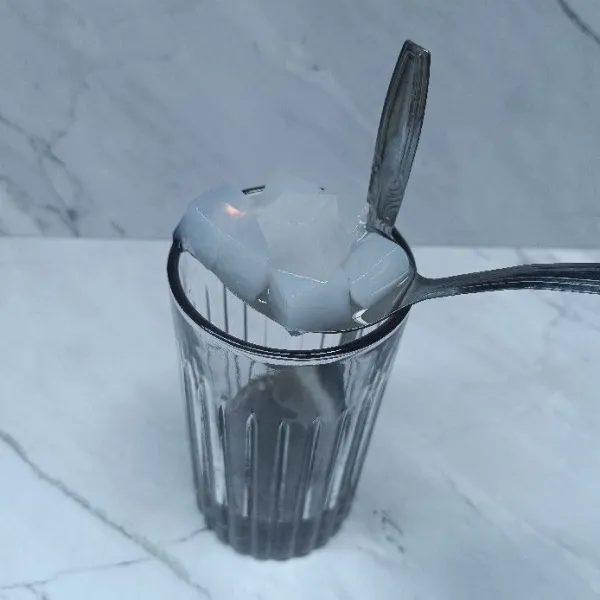 Masukkan nata de coco