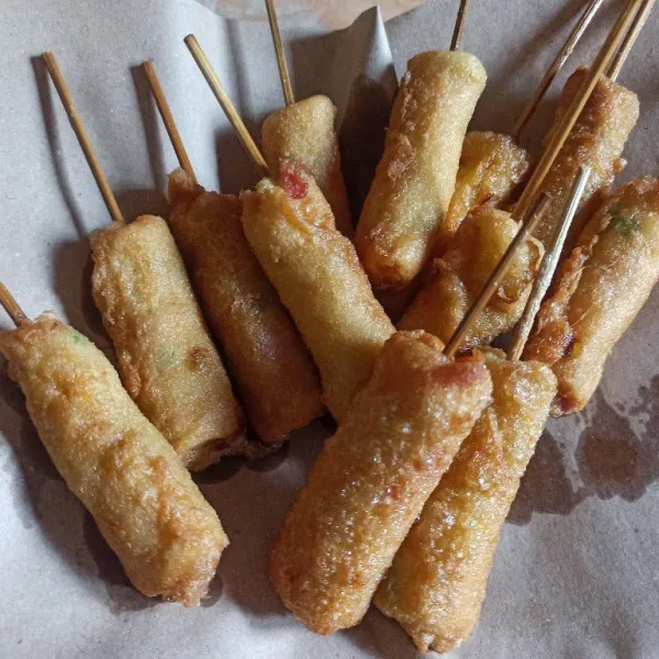 Setelan matang angkat dan tiriskan, sajikan dengan cocolan saus sambal.