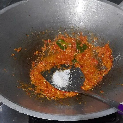 kemudian tambahkan garam,gula dan kalfu bubuk