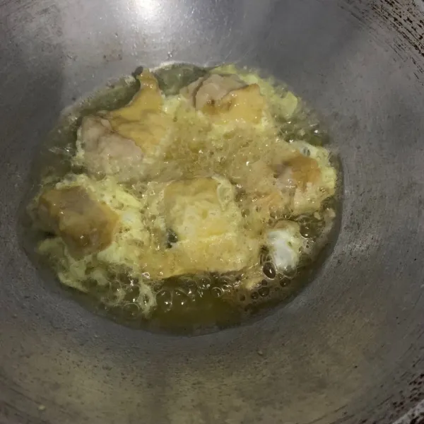 Goreng dalam minyak panas