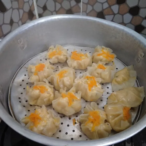 Kukus selama 30 menit, lalu sajikan