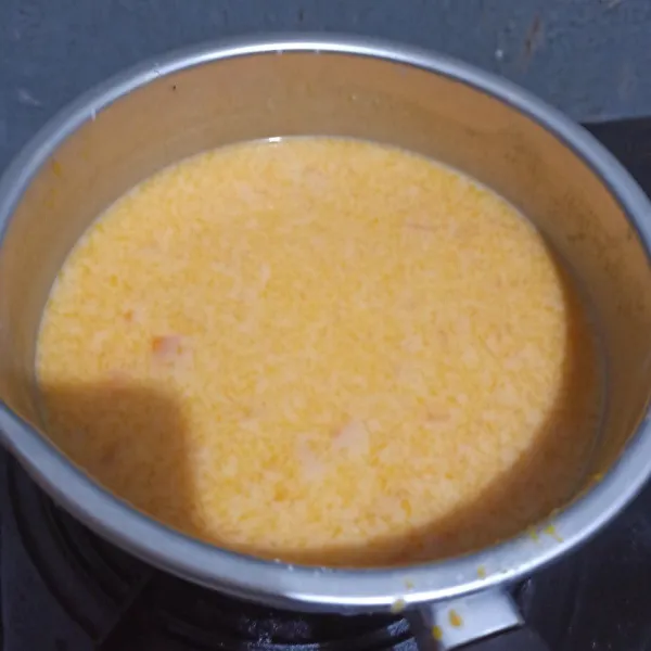 Campur butternut, susu cair, air, gula, garam, kental manis, keju spread, dan tepung maizena. Aduk rata.