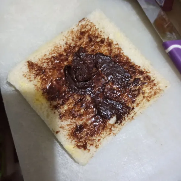 Olesi dengan selai cokelat