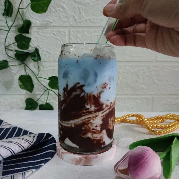 Aduk rata sebelum di minum. Lalu sajikan.