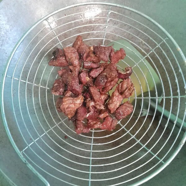 Goreng daging sampai kering