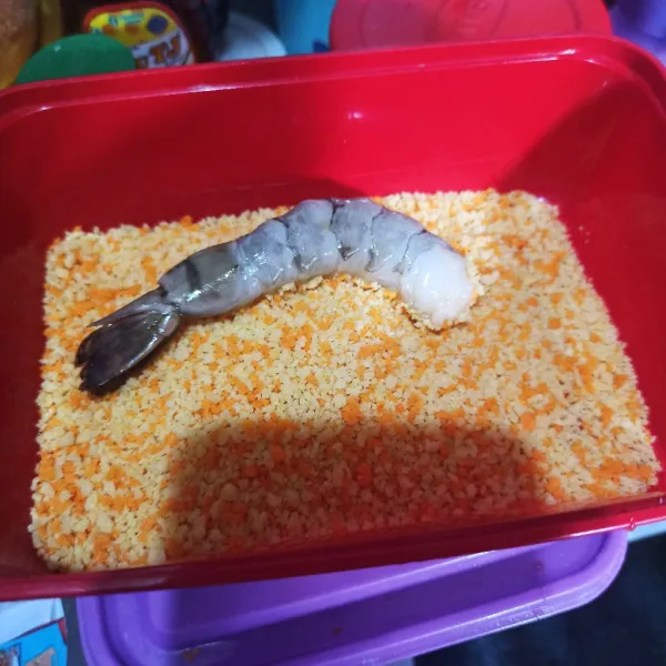 Balurkan ke tepung panir.