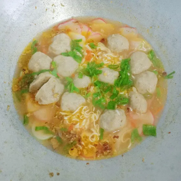 Tambahkan daun bawang