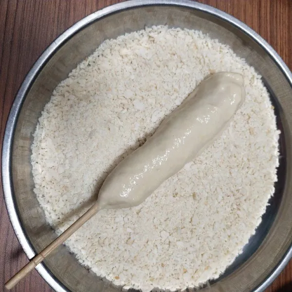 Balur dengan tepung roti.