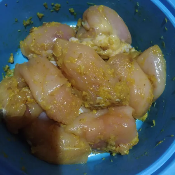 Diamkan minimal 1 jam (kalau saya diamkan semalaman di kulkas).