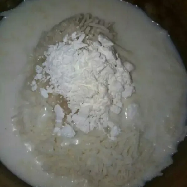 Saus keju:masak semua bahan aduk rata hingga tercampur rata angkat lalu sisihkan