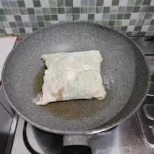 Kemudian goreng di atas telfon demgan sedikit minyak.