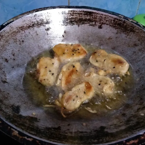 Goreng sampai kecoklatan.