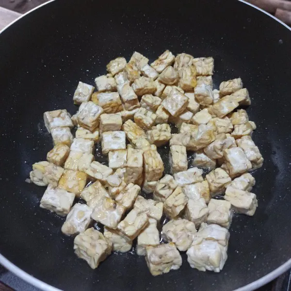 Goreng Tempe sampai kecoklatan