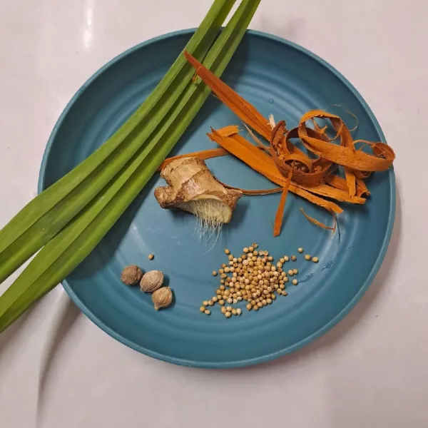 Siapkan bahan rempah.