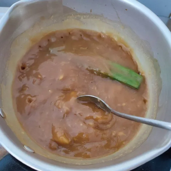 Masak sampai mengental dan meletup-letup.