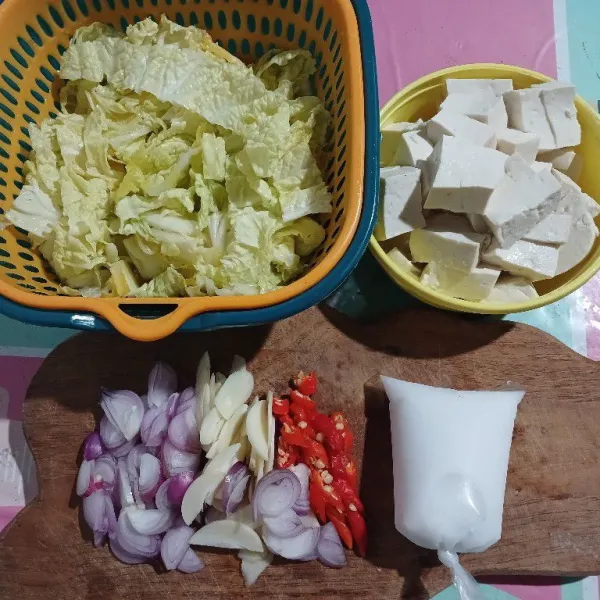 Siapkan bahan.