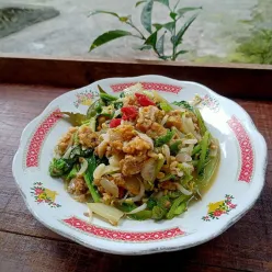Tumis Sayur Oncom