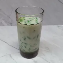 Masukkan susu cair.