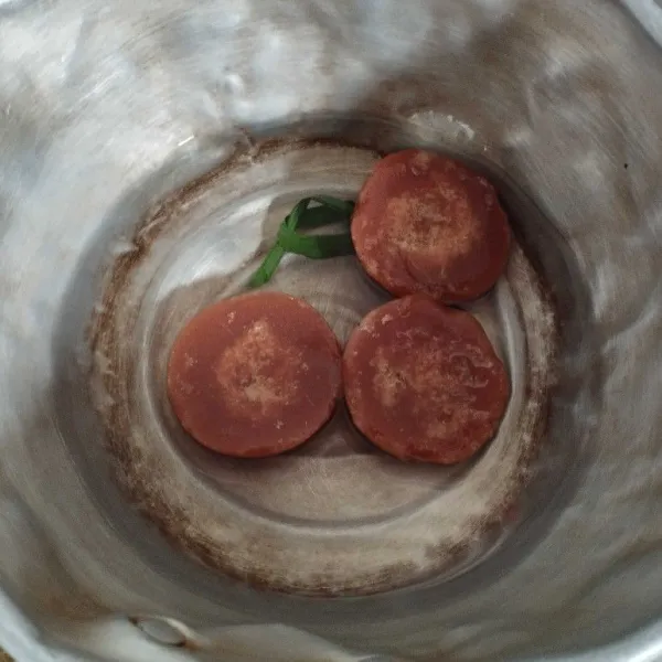 Panaskan air, masak bahan kuah gula merah