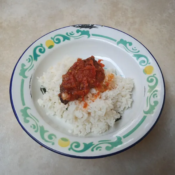 Siap disantap dengan nasi hangat.