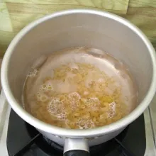 Rebus makaroni hingga aldente. Angkat dan tiriskan.