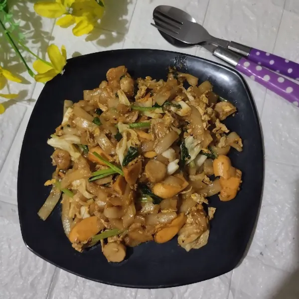 Pindahkan ke piring saji dan hidangkan hangat.