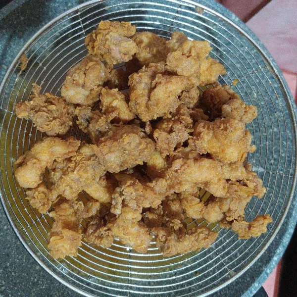 Goreng lagi supaya hasilnya lebih crunchy.