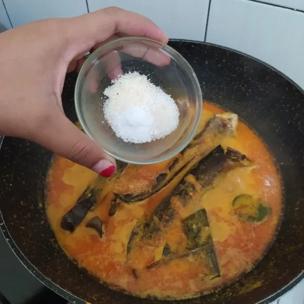 Bumbui dan masak hingga bumbu meresap