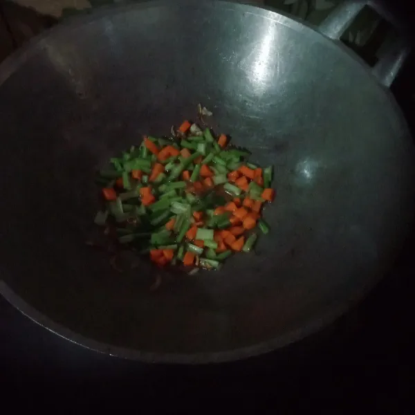 Masuk kan sayuran, batang sawi.