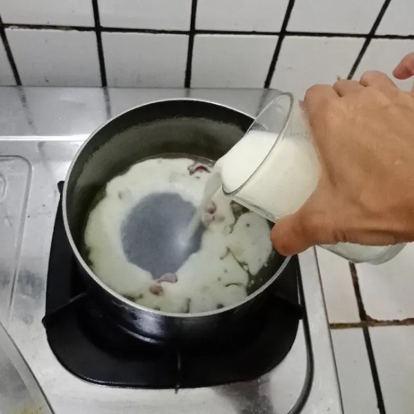 Tuang susu UHT