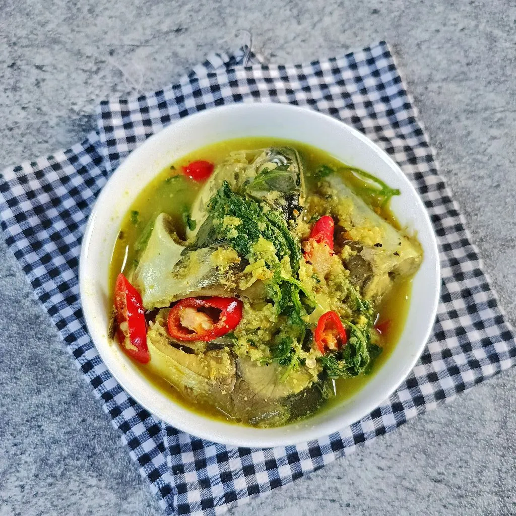 Ikan dan Kemangi Bumbu Kuning