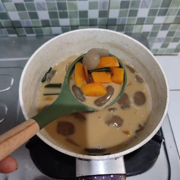 Masak kembali hingga mendidih, kemudian matikan api.