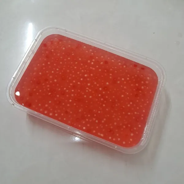 Tuang mutiara dalam wadah, siram air matang secukupnya agar tidak lengket. Sisihkan.