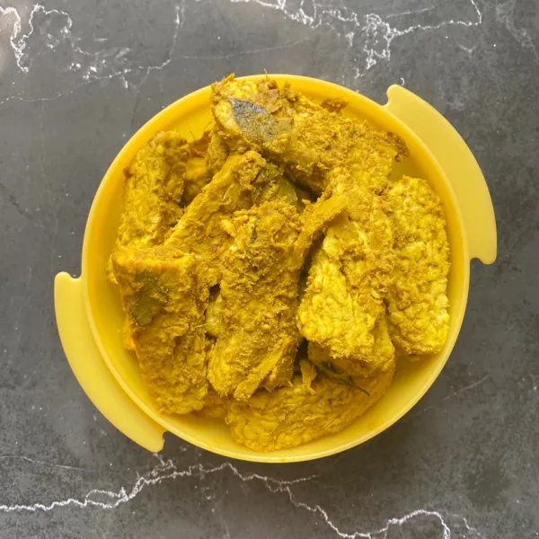 Biarkan dingin suhu ruang, masukkan kedalam wadah simpan di kulkas sebagai stok, kapanpun mau, tinggal goreng.