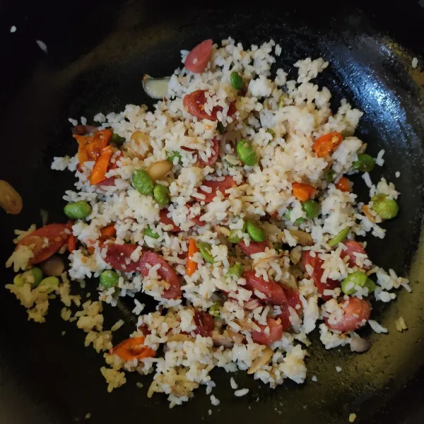 Masak sebentar hingga matang, matikan api.
