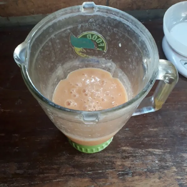 Blender hingga halus, tuang ke dalam gelas dan sajikan.