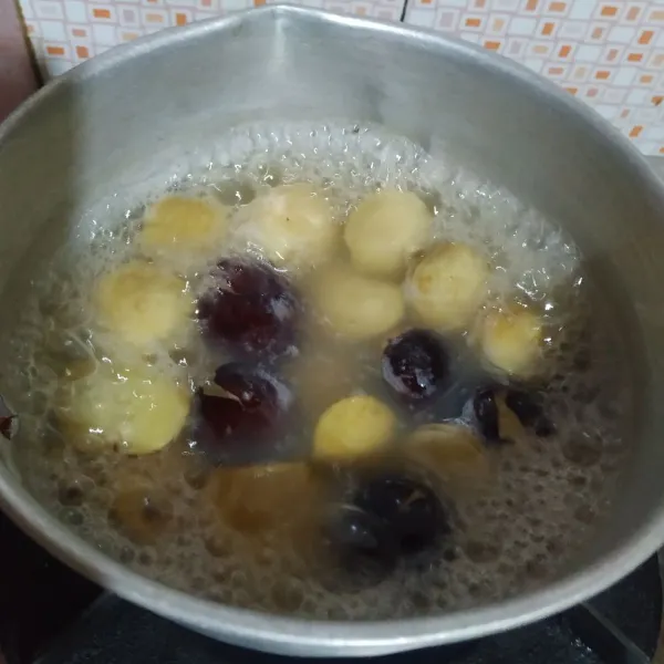 Rebus jengkol hingga empuk.