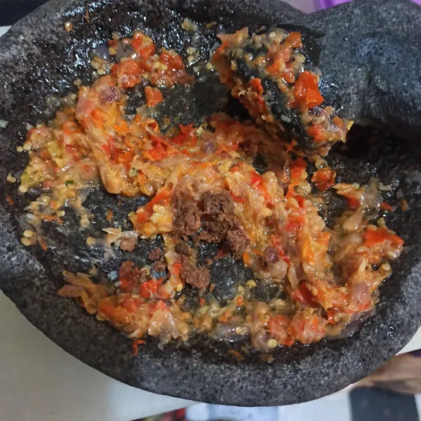 Beri terasi bangka, haluskan lagi.