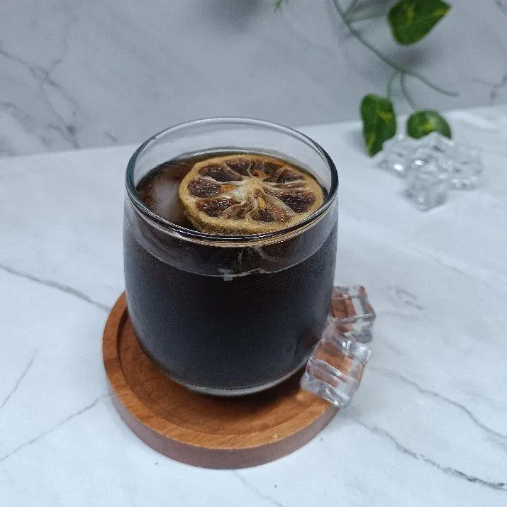 Carbonated Cold Brew Lime Coffee