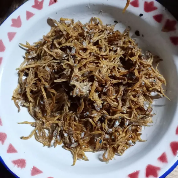 Angkat dan tiriskan.