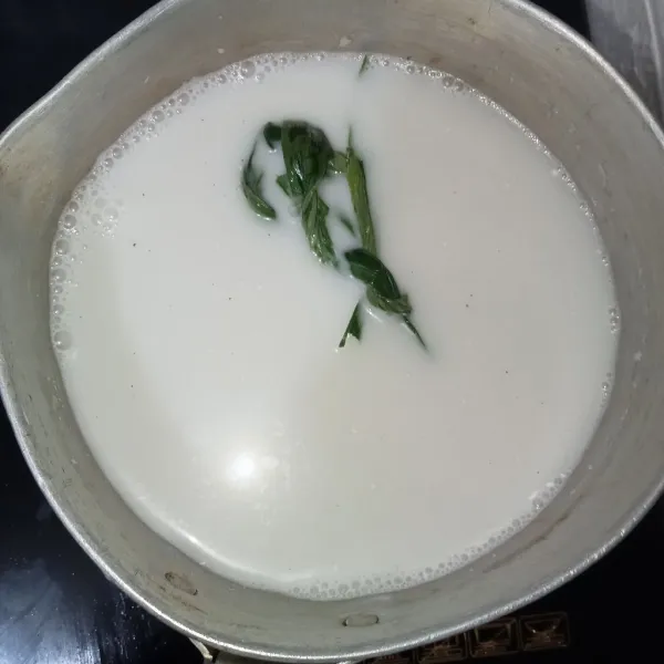 Rebus seluruh bahan A kemudian dinginkan. Saring hingga bersih.