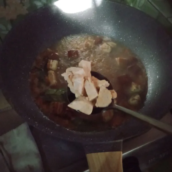 Masuk kan tempe,labu masak hingga bumbu meresap
