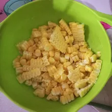 Sisir jagung, sisihkan.
