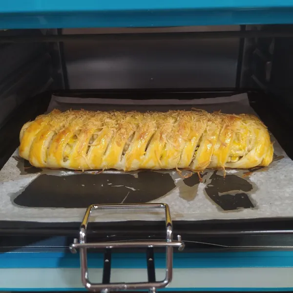 Panggang di suhu 200°C selama 25-30 menit, api atas bawah (oven sebelumnya sudah dipanaskan terlebih dahulu).