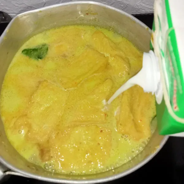 Tuang air, susu evaporasi, gula, garam dan kaldu jamur.