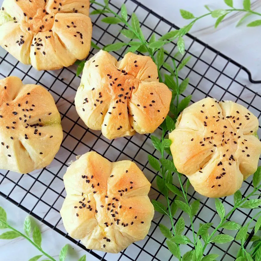 Roti Mawar Wijen Isi Selai Melon