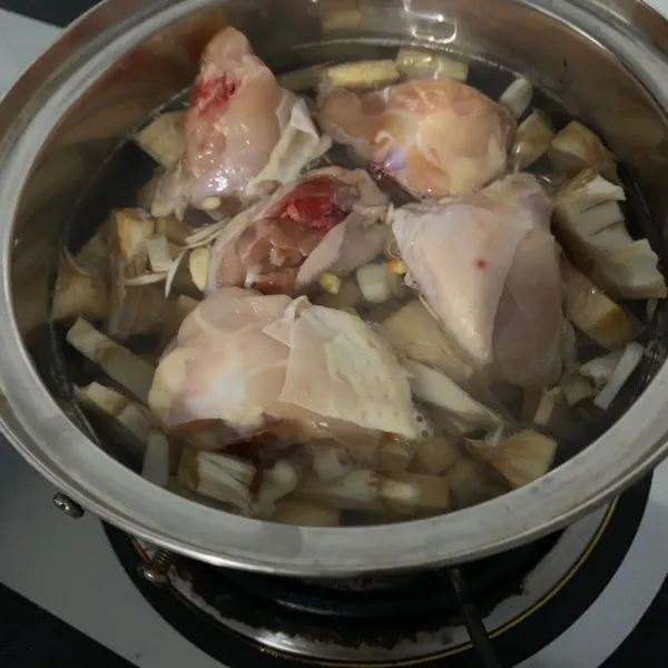Rebus dengan ayam selama 15 menit.