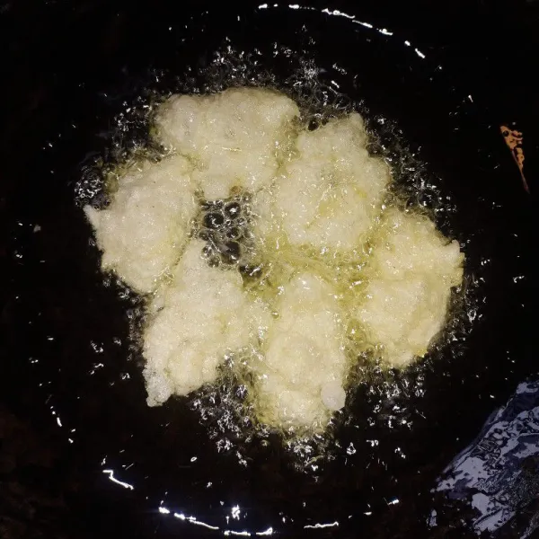 Masak di api sedang dan bulatkan sesuai selera.