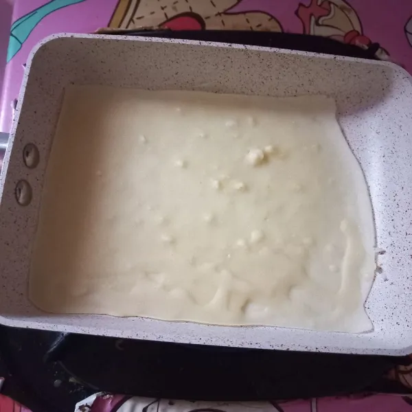 Panaskan wajan anti lengket, kemudian buat dadar. Lakukan hingga adonan habis.