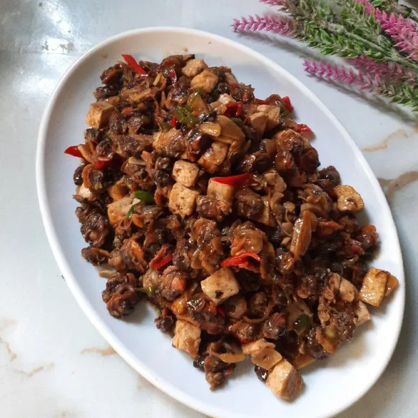 Oseng kerang siap disajikan.